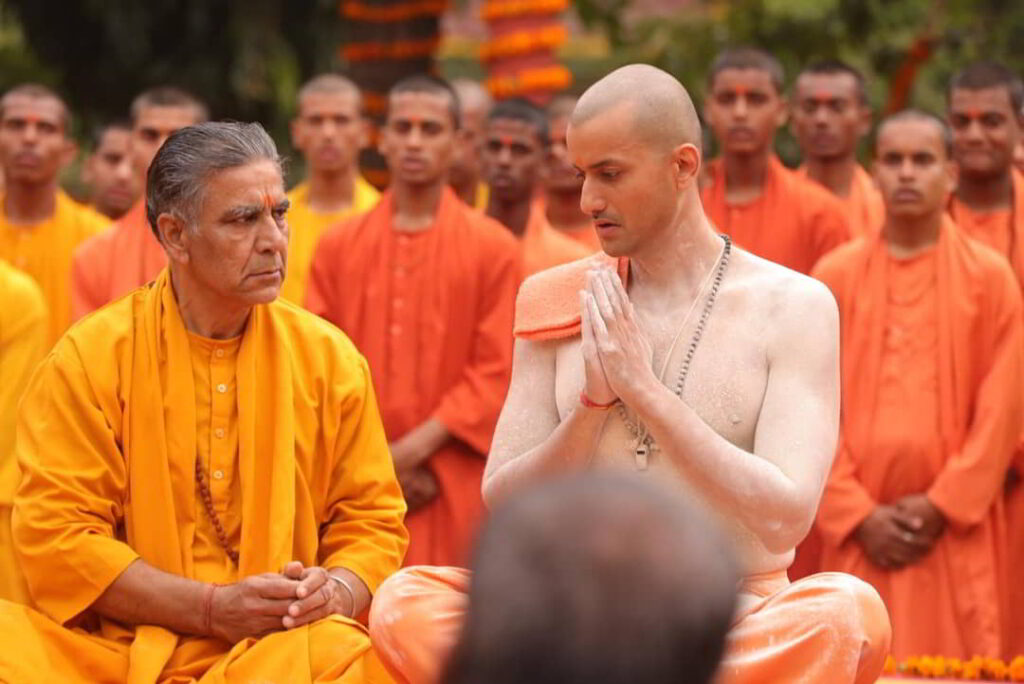 Anant Joshi as Yogi Adityanath